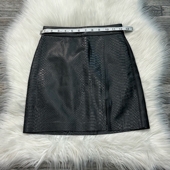 Aritzia Wilfred Patio Vegan Leather Mini Skirt - Picture 10 of 14